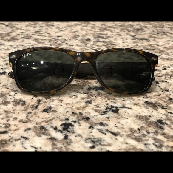 Lightly used ORIGINAL WAYFARER RAYBAN - Picture 4 of 4